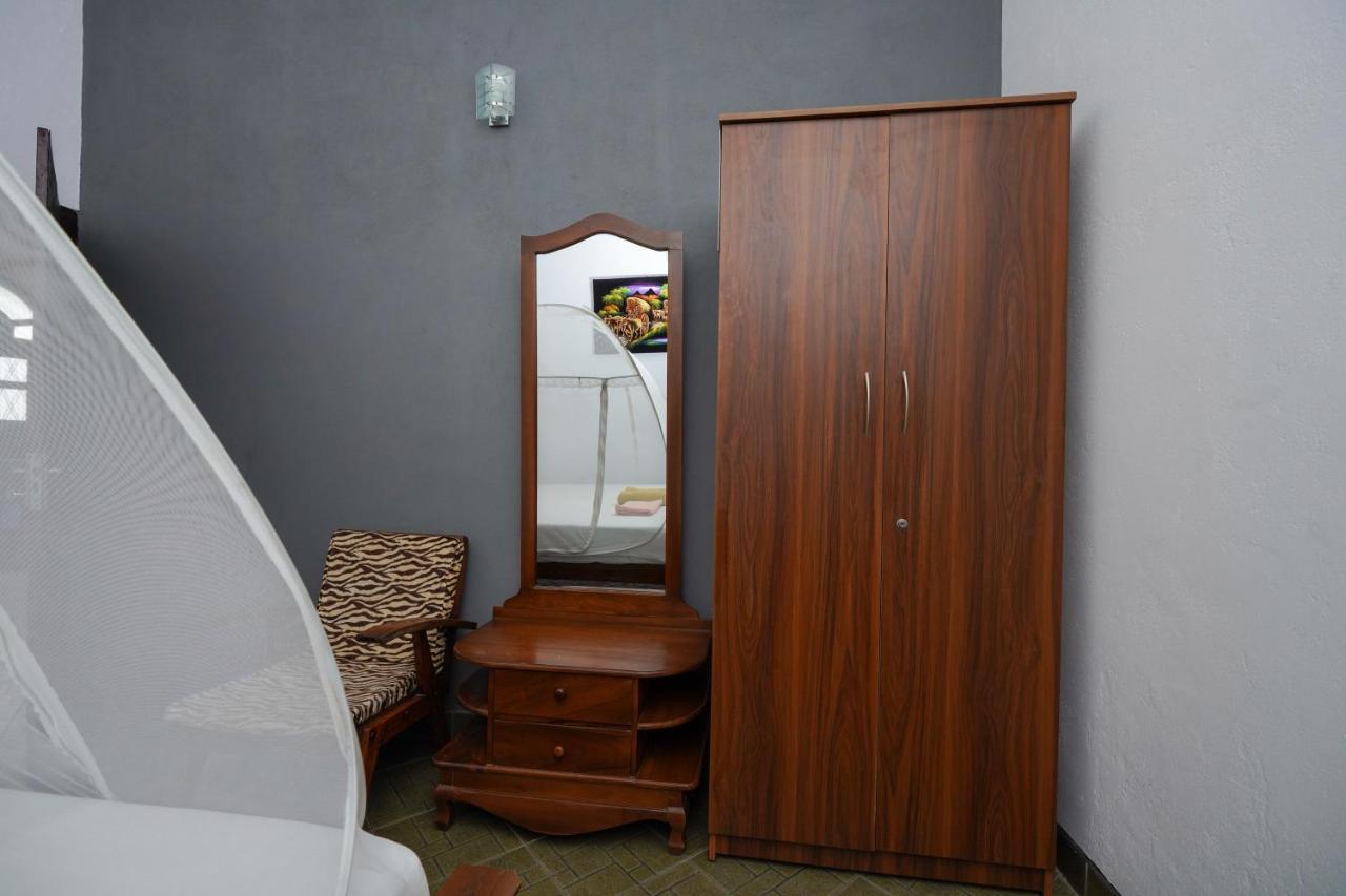 Lilly Palace Villa Guest House Негомбо Екстер'єр фото
