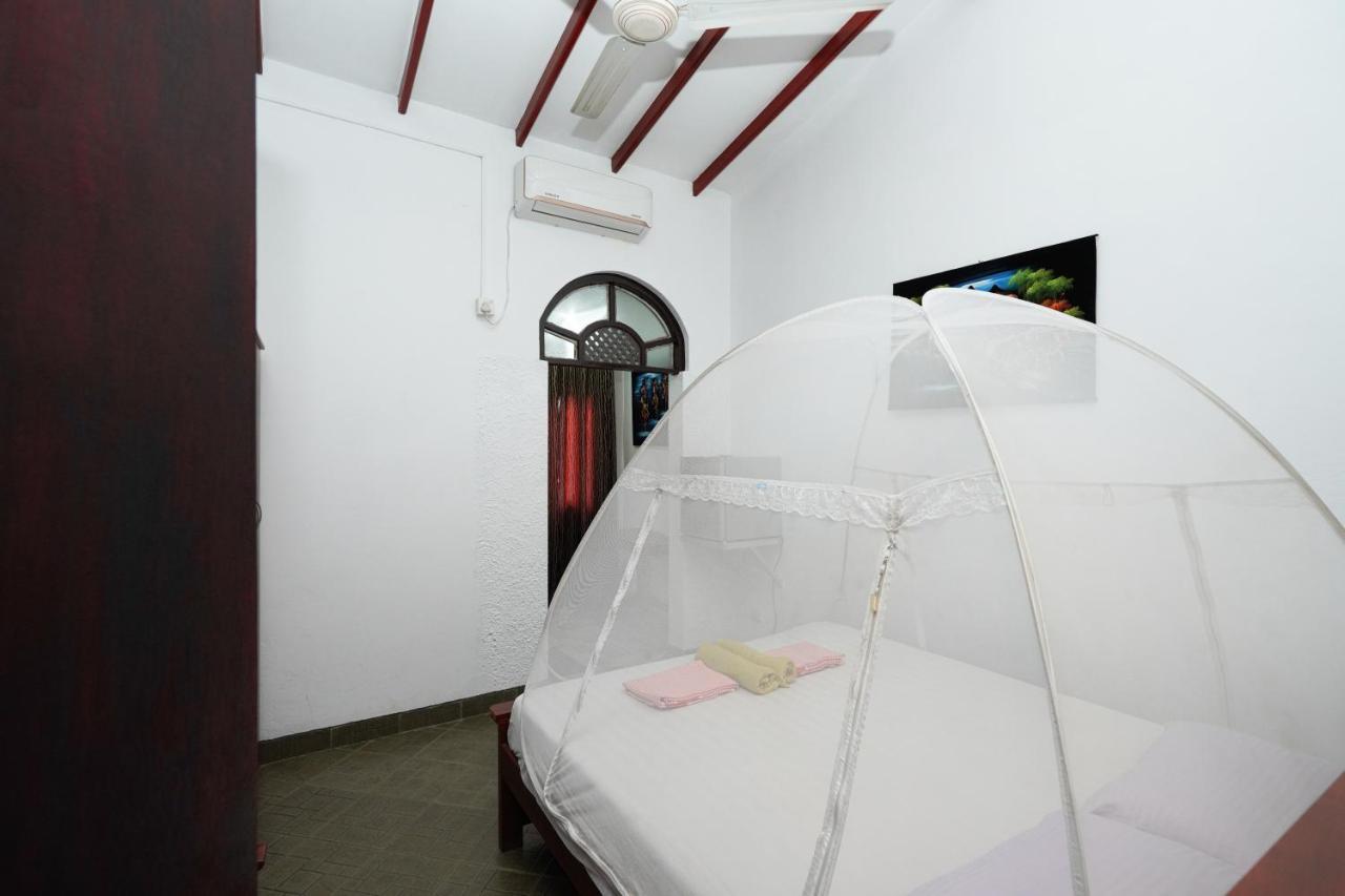 Lilly Palace Villa Guest House Негомбо Екстер'єр фото